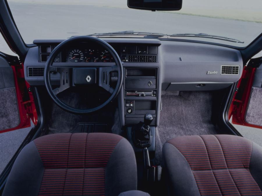  Renault Fuego Turbo 1983 года  (фото 8 из 8)